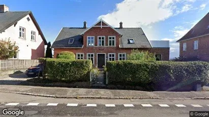 Boligudlejningsejendomme til salg i Helsingør - Foto fra Google Street View Boligudlejningsejendomme til salg i Helsingør - Foto fra Google Street View