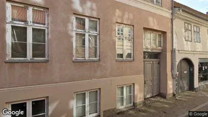 Boligudlejningsejendomme til salg i Helsingør - Foto fra Google Street View Boligudlejningsejendomme til salg i Helsingør - Foto fra Google Street View