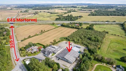 Renoveret og velbeliggende erhvervsejendom nær motorvejen Renoveret og velbeliggende erhvervsejendom nær motorvejen